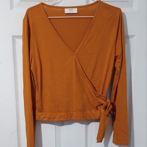 Ivoire pull to the side crop top, size small. Deep mustard color - Picture 1 of 3